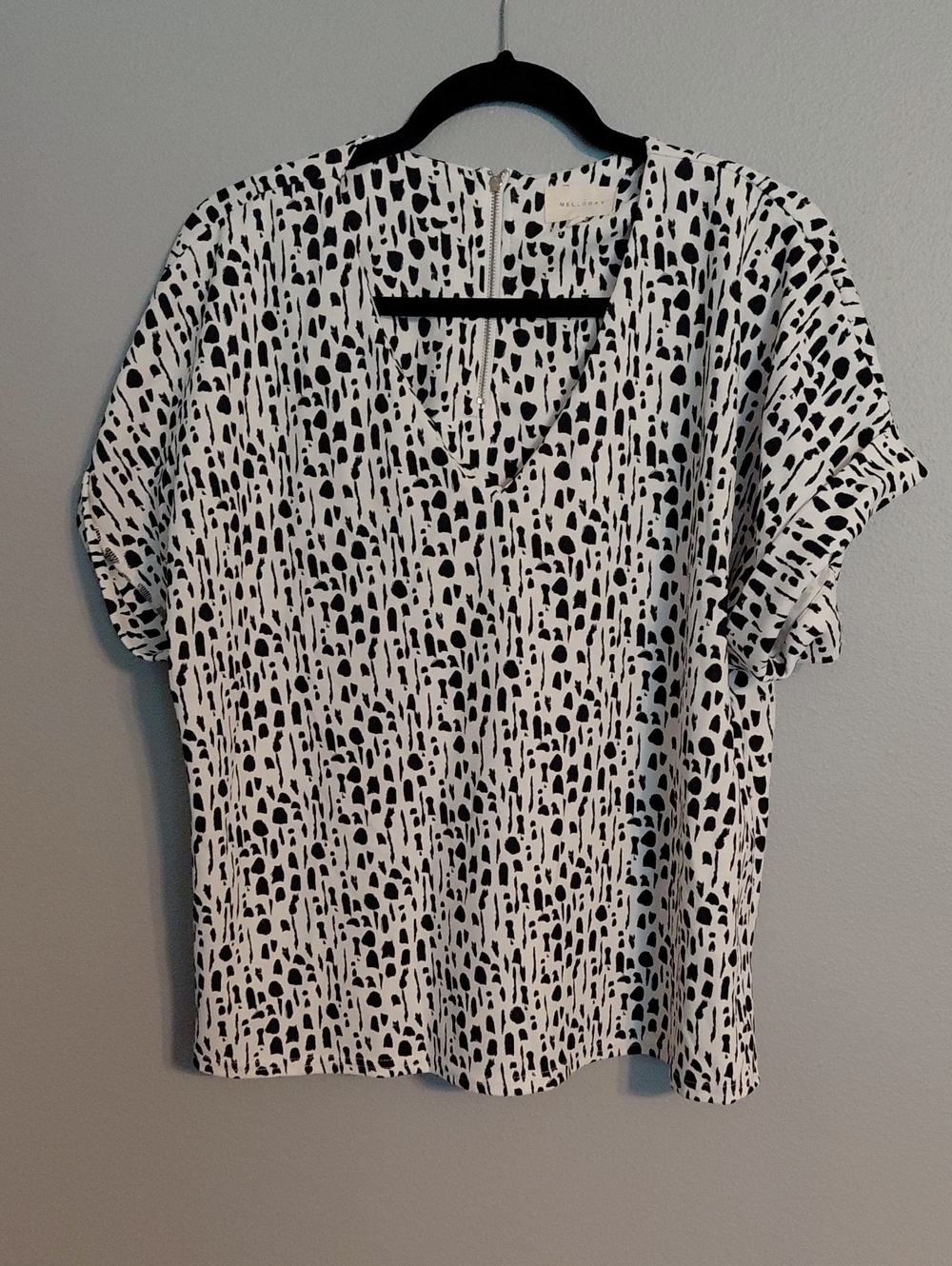 MELLODAY Black & White Spot Print V-Neck Short Sleeve Top
